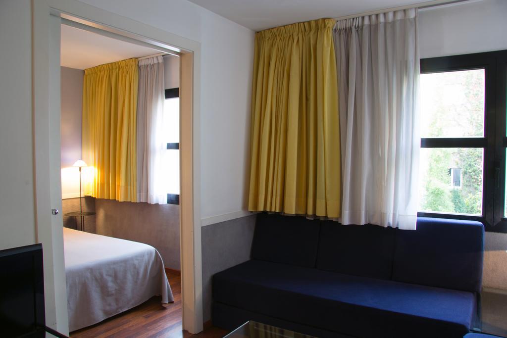 Apartamentos Descartes バルセロナ エクステリア 写真
