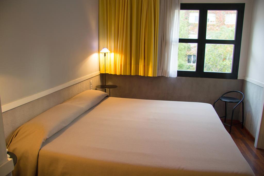 Apartamentos Descartes バルセロナ エクステリア 写真