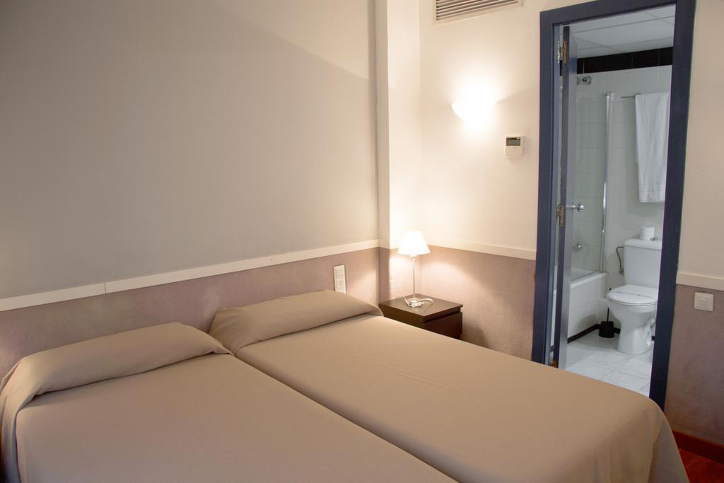 Apartamentos Descartes バルセロナ エクステリア 写真
