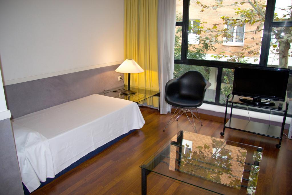 Apartamentos Descartes バルセロナ エクステリア 写真