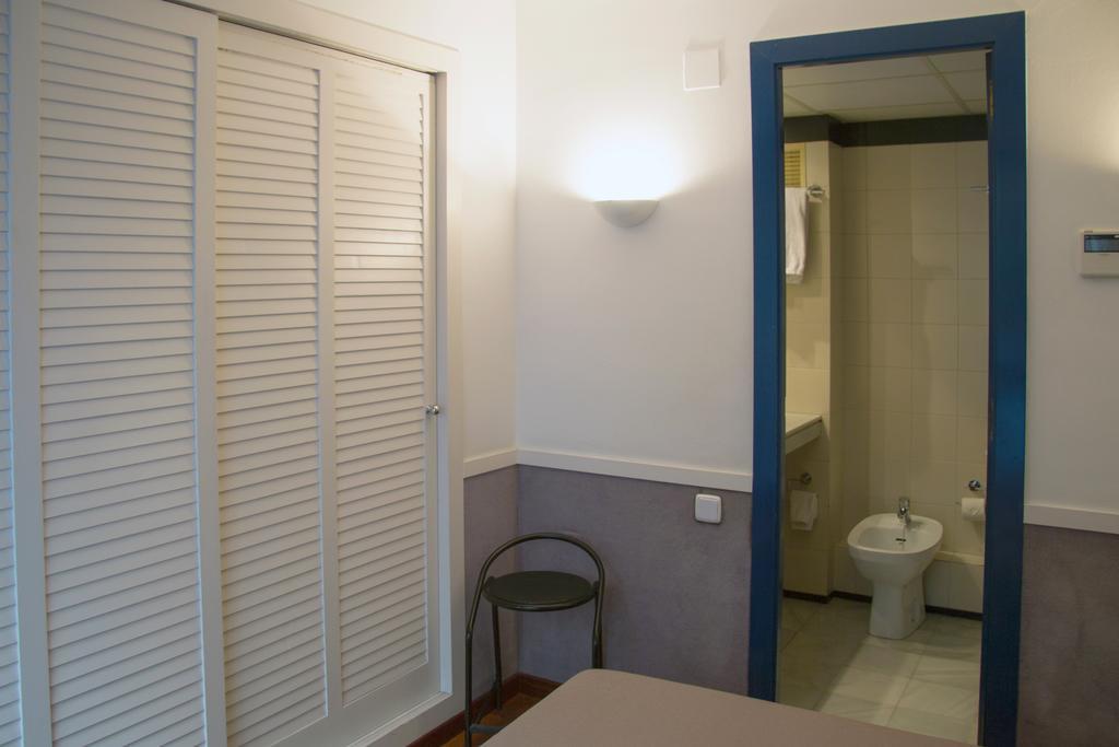 Apartamentos Descartes バルセロナ エクステリア 写真