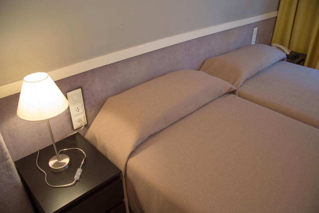 Apartamentos Descartes バルセロナ エクステリア 写真