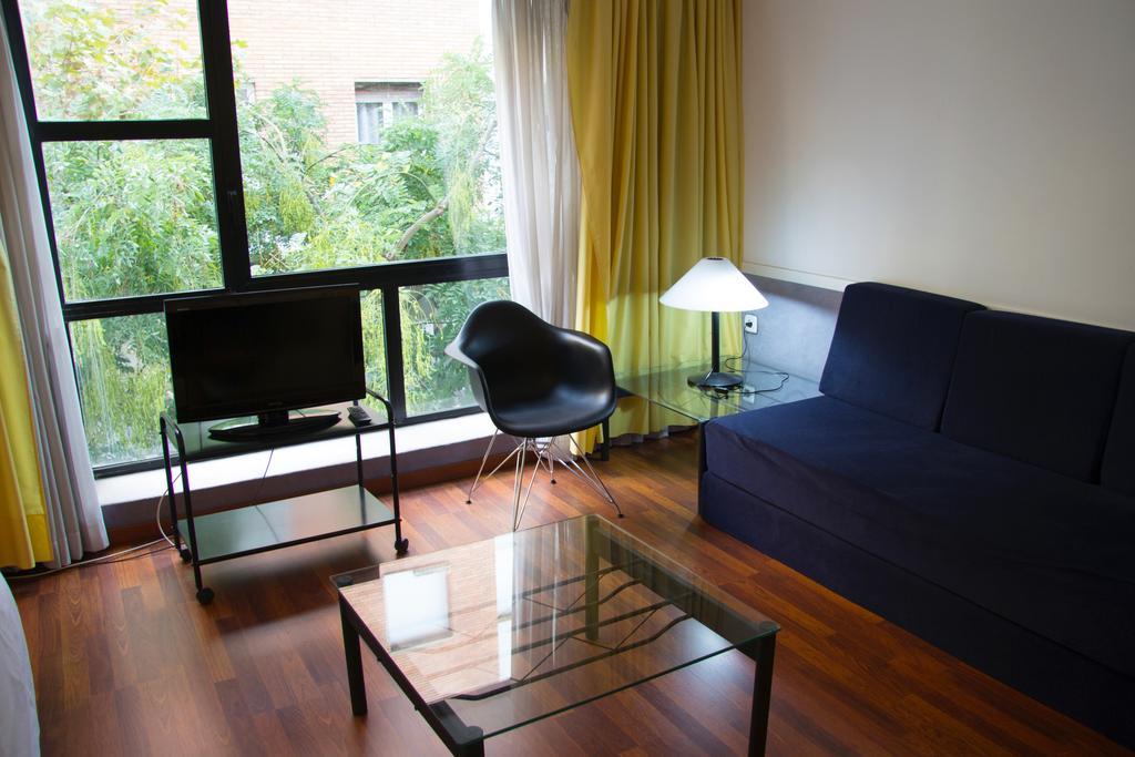 Apartamentos Descartes バルセロナ エクステリア 写真