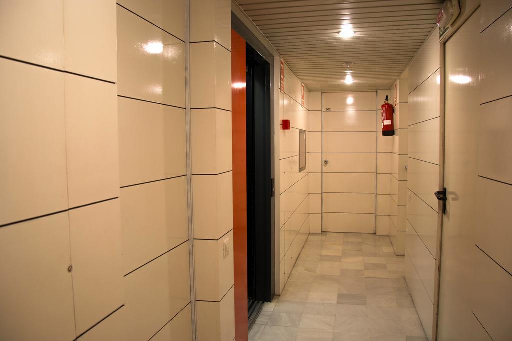 Apartamentos Descartes バルセロナ エクステリア 写真