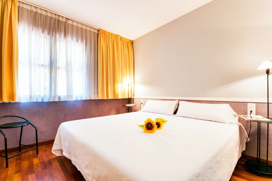 Apartamentos Descartes バルセロナ エクステリア 写真