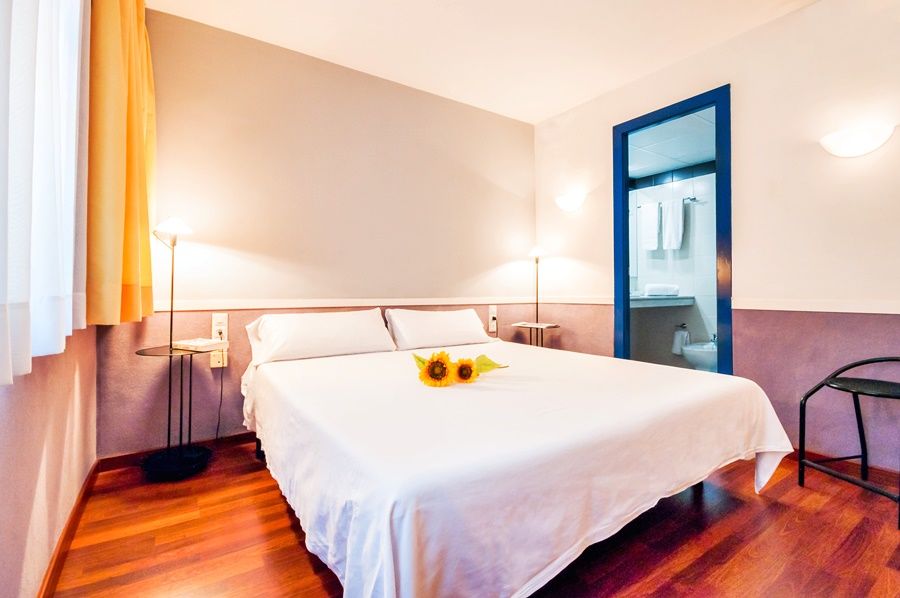Apartamentos Descartes バルセロナ エクステリア 写真