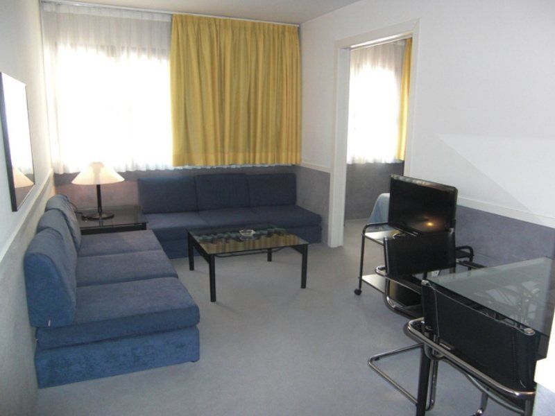 Apartamentos Descartes バルセロナ エクステリア 写真